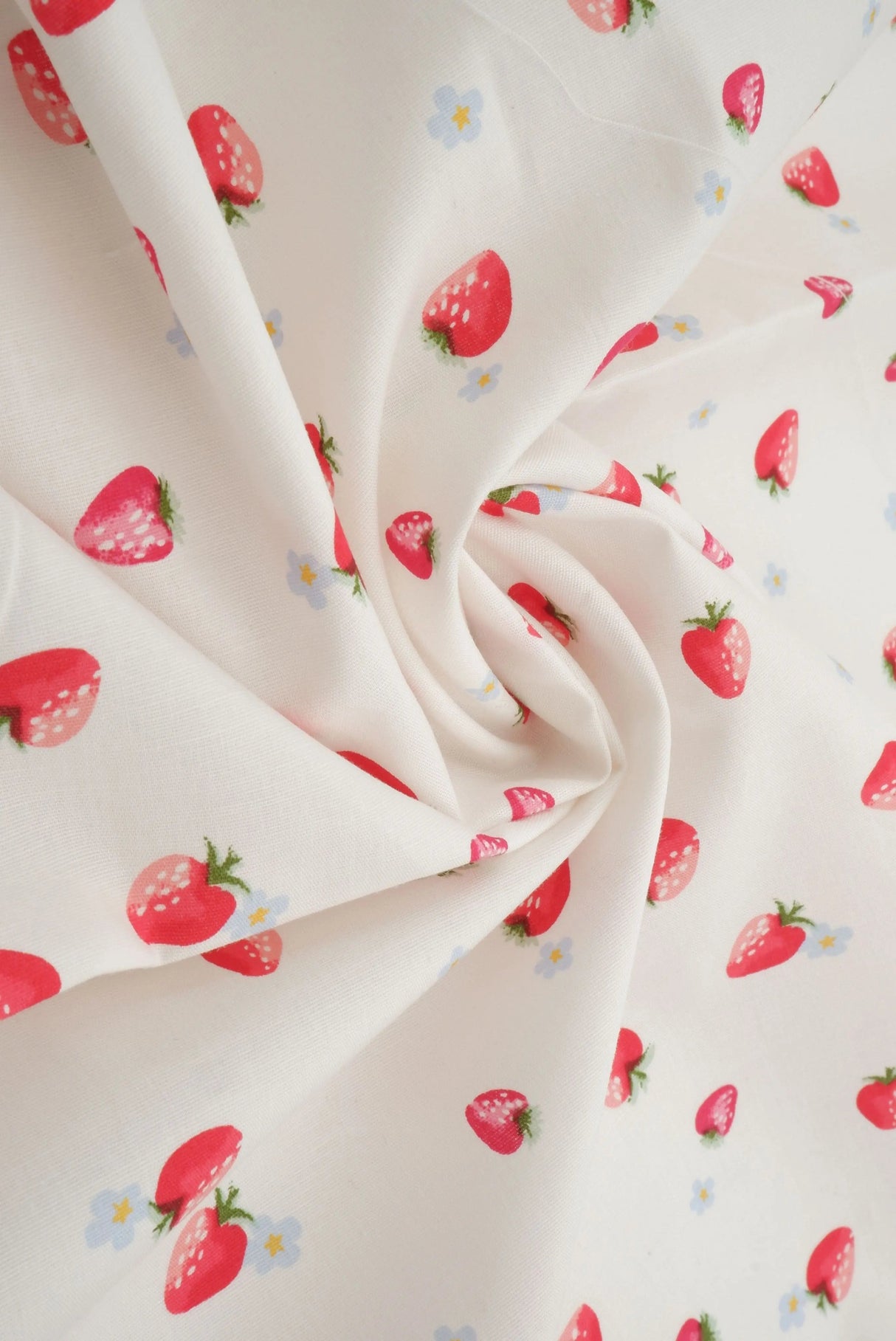 1 Yard Stretch Poplin Strawberry Print Fabric, 57/58'' Wide Cotton Spandex Blend