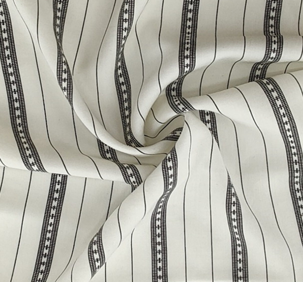 Rayon Poplin Ivory/Black Soft 54/55" Apparel 1 Yard Fabric