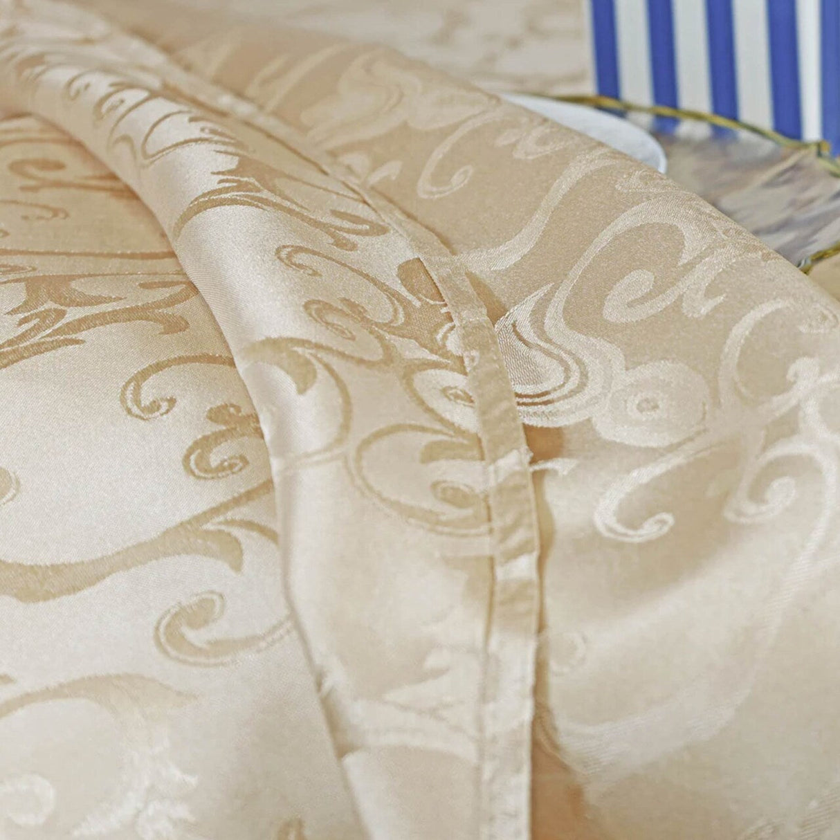 1 Piece Champagne Versailles Damask Jacquard Polyester Banquet Chair Cover