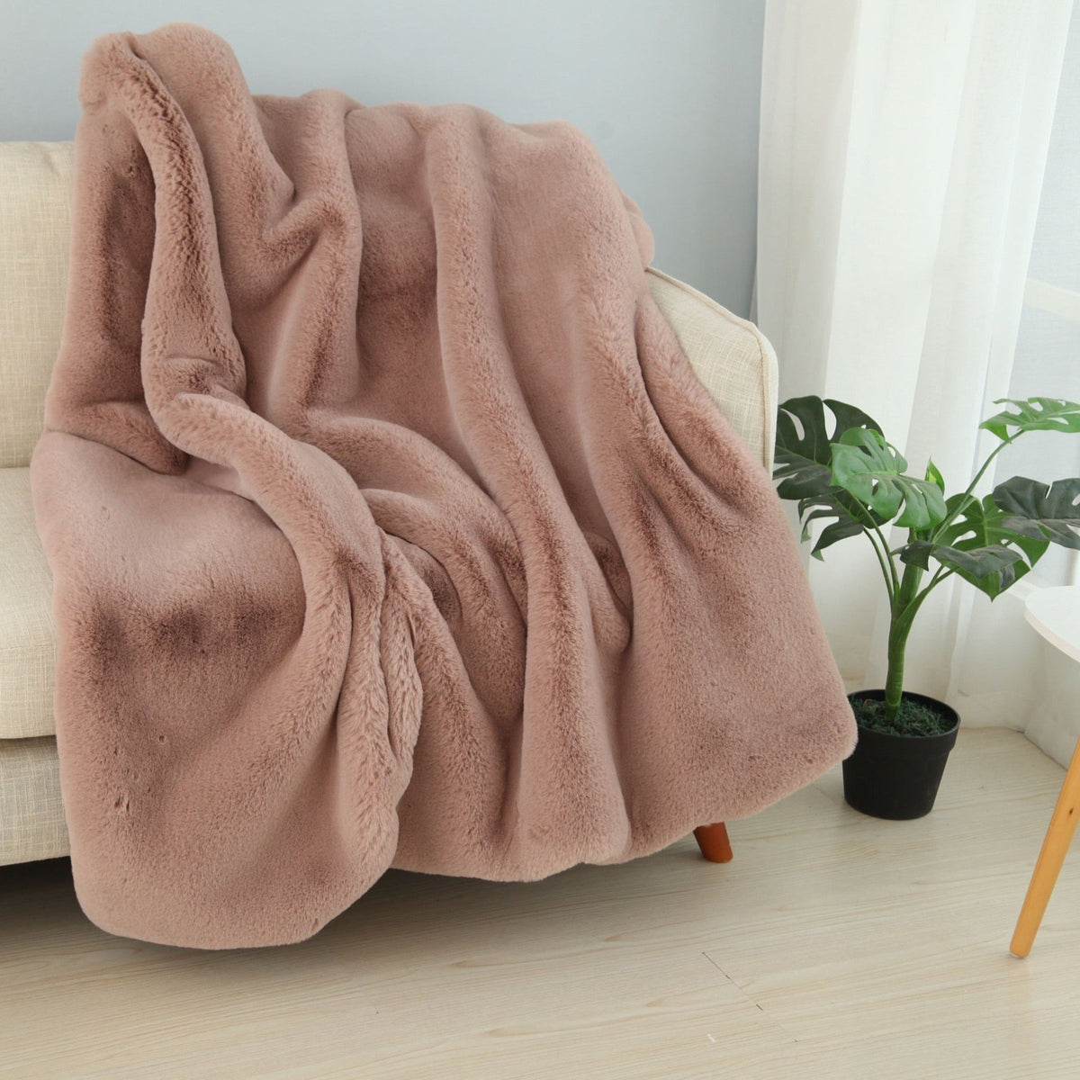 Soft Faux Fur Fabric Luxurious Chinchilla Look for Blankets & Home Decor