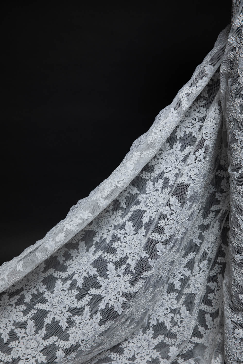 1 Yard Re-Embroidery Lace Fabric Cord Superb Design Luxurious Texture 52/54" Wide