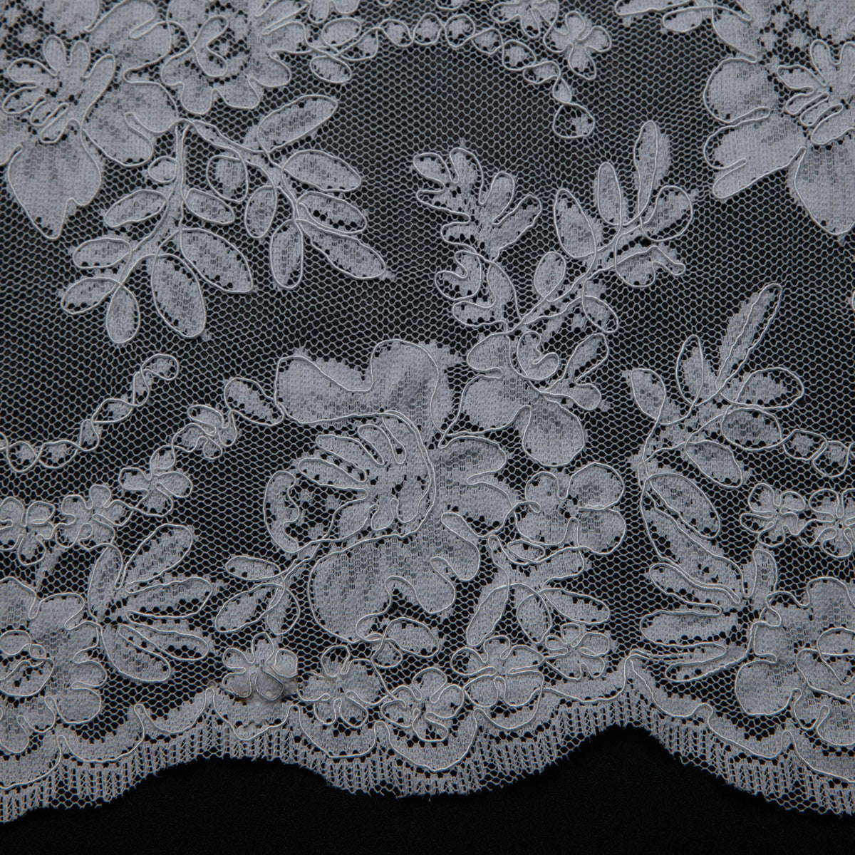 1 Yard Re-Embroidery Lace Fabric Cord Beautiful Floral Pattern Luxurious 52/54" Wide
