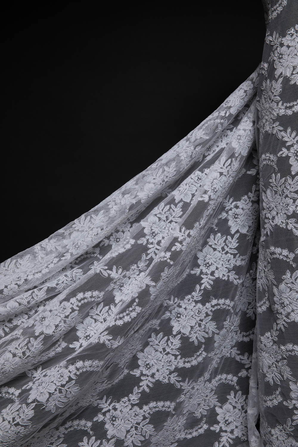 1 Yard Elegant Re-Embroidery Corded Lace Fabric, Floral Pattern, 52"/54" Wide