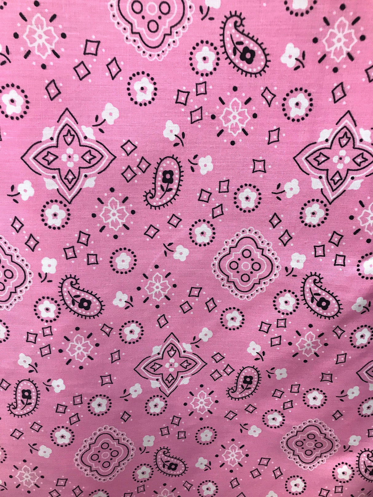 1 Yard Soft Pink Paisley Bandana Poly Cotton Fabric Lightweight 59/60 Inch