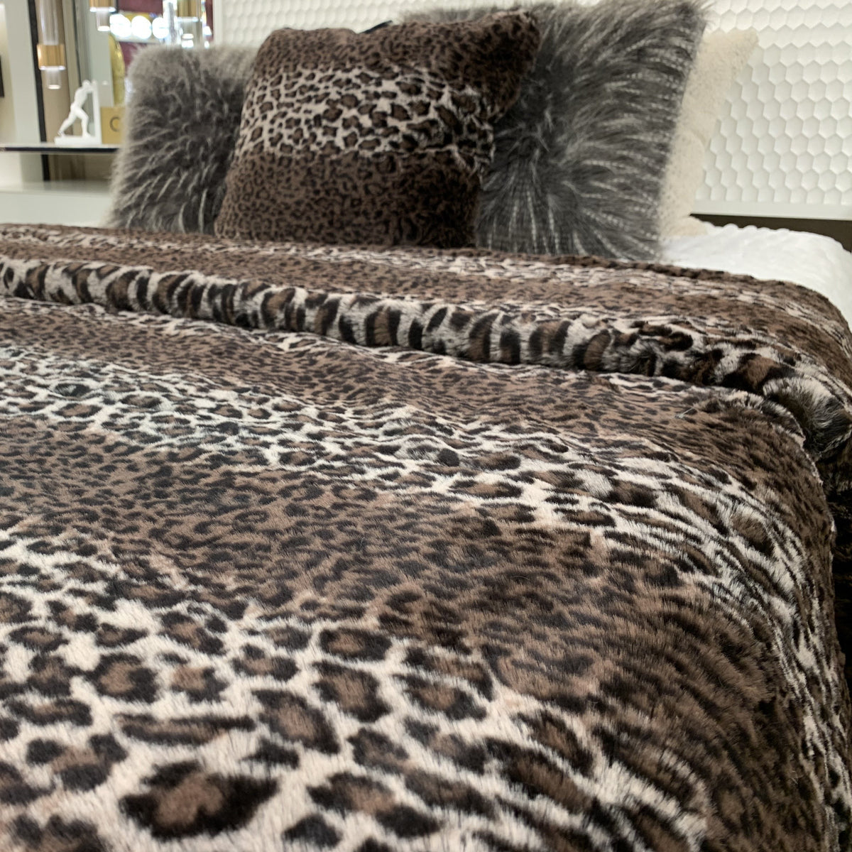 Leopard Cheetah Animal Print Faux Fur Blanket Cozy Fuzzy Coverlet for Cal King Bed