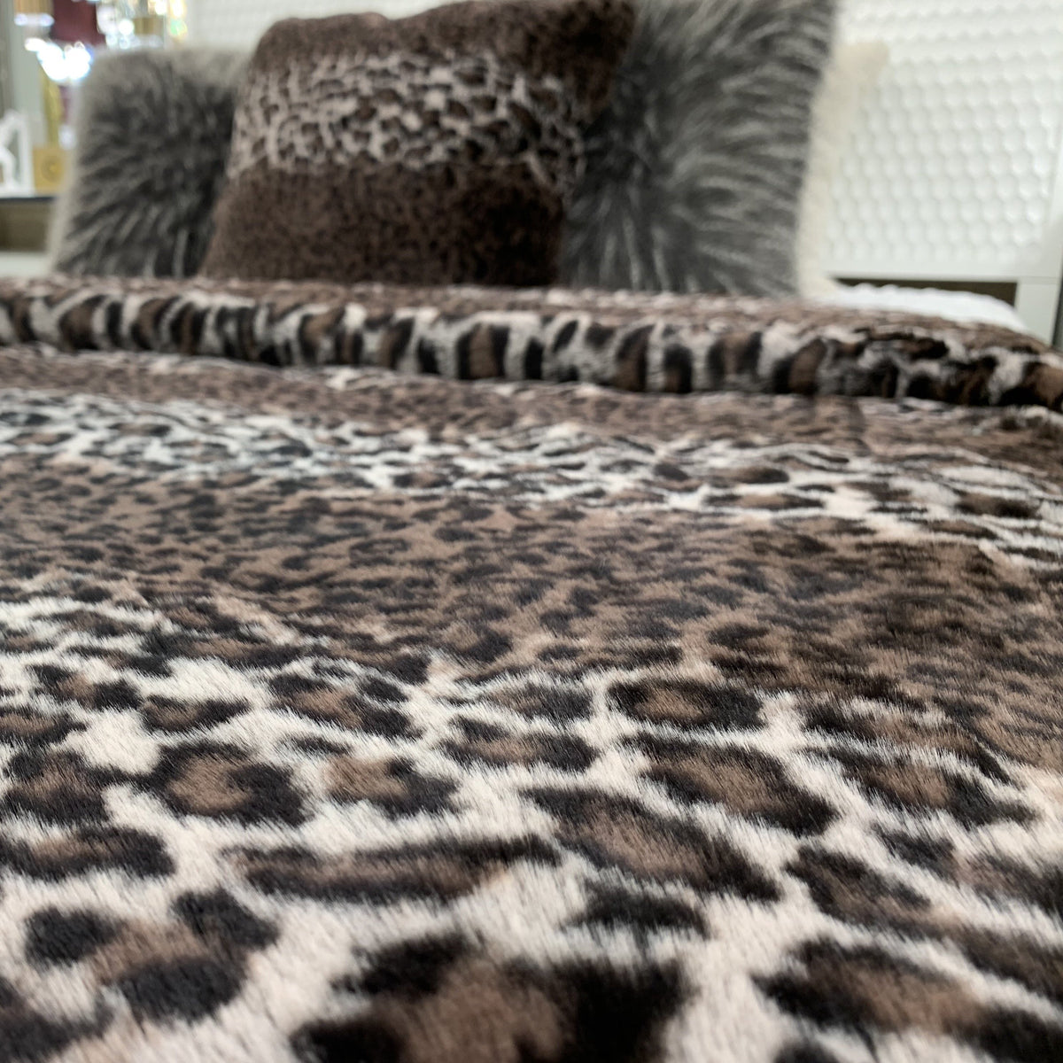 Leopard Cheetah Animal Print Faux Fur Blanket Cozy Fuzzy Coverlet for Cal King Bed