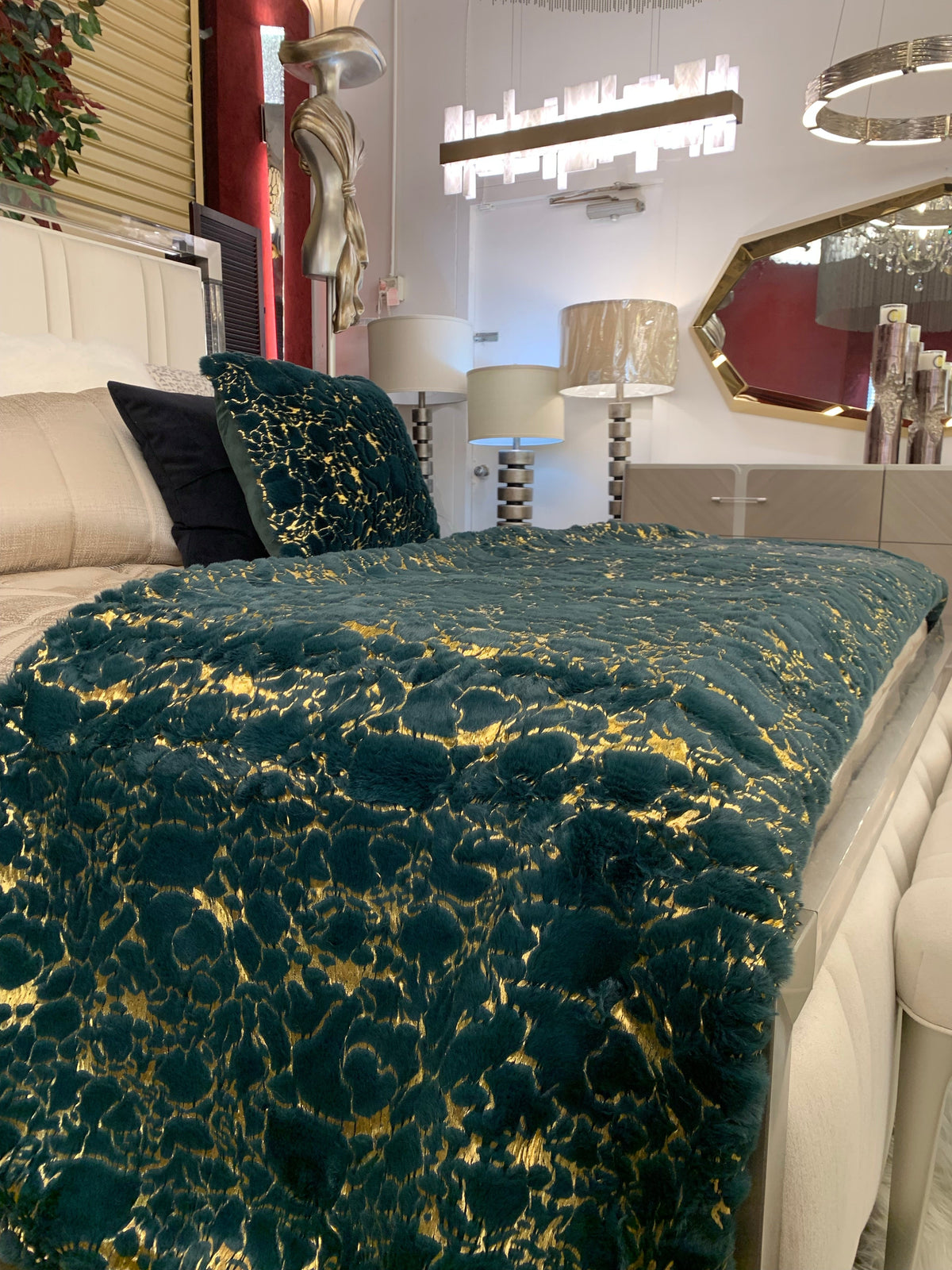 Golden/Silver Metallic Faux Fur Blanket Luxurious Soft Coverlet & Quilt for Cal King & Eastern King Beds