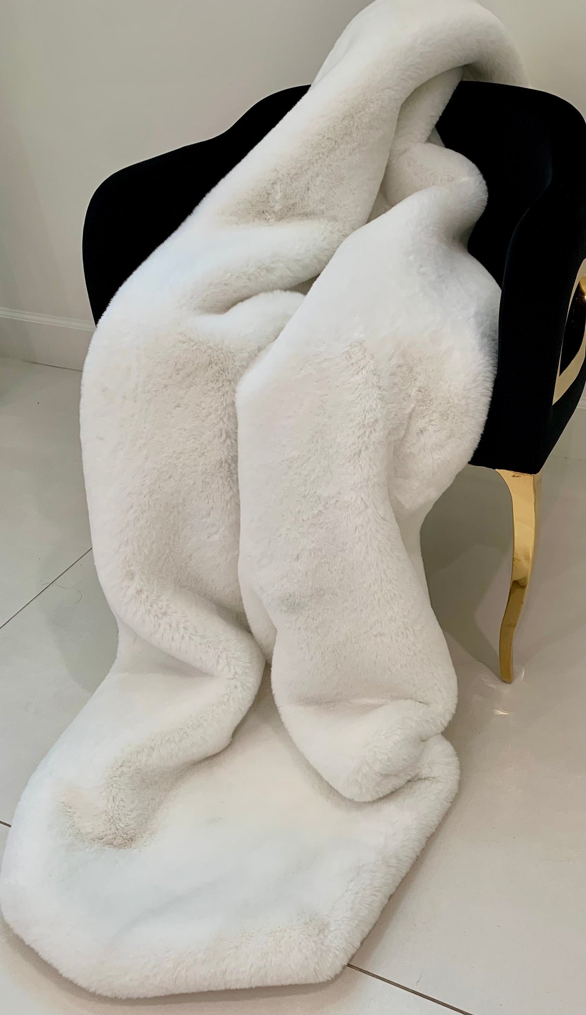 Soft Faux Fur Fabric Cozy Chinchilla Look for Blankets & Throws