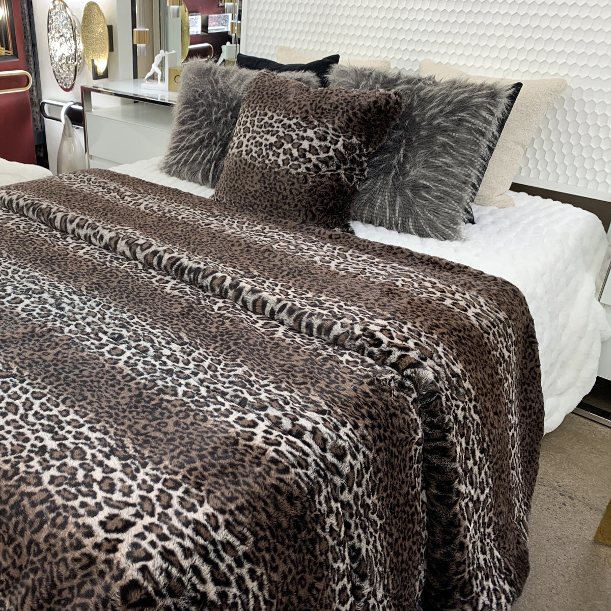 Leopard Cheetah Animal Print Faux Fur Blanket Cozy Fuzzy Coverlet for Cal King Bed