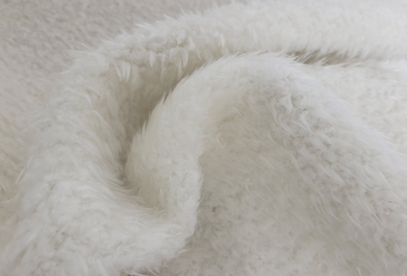 1 Yard White Faux Fur Fabric Offers a Plush, Luxurious Texture.