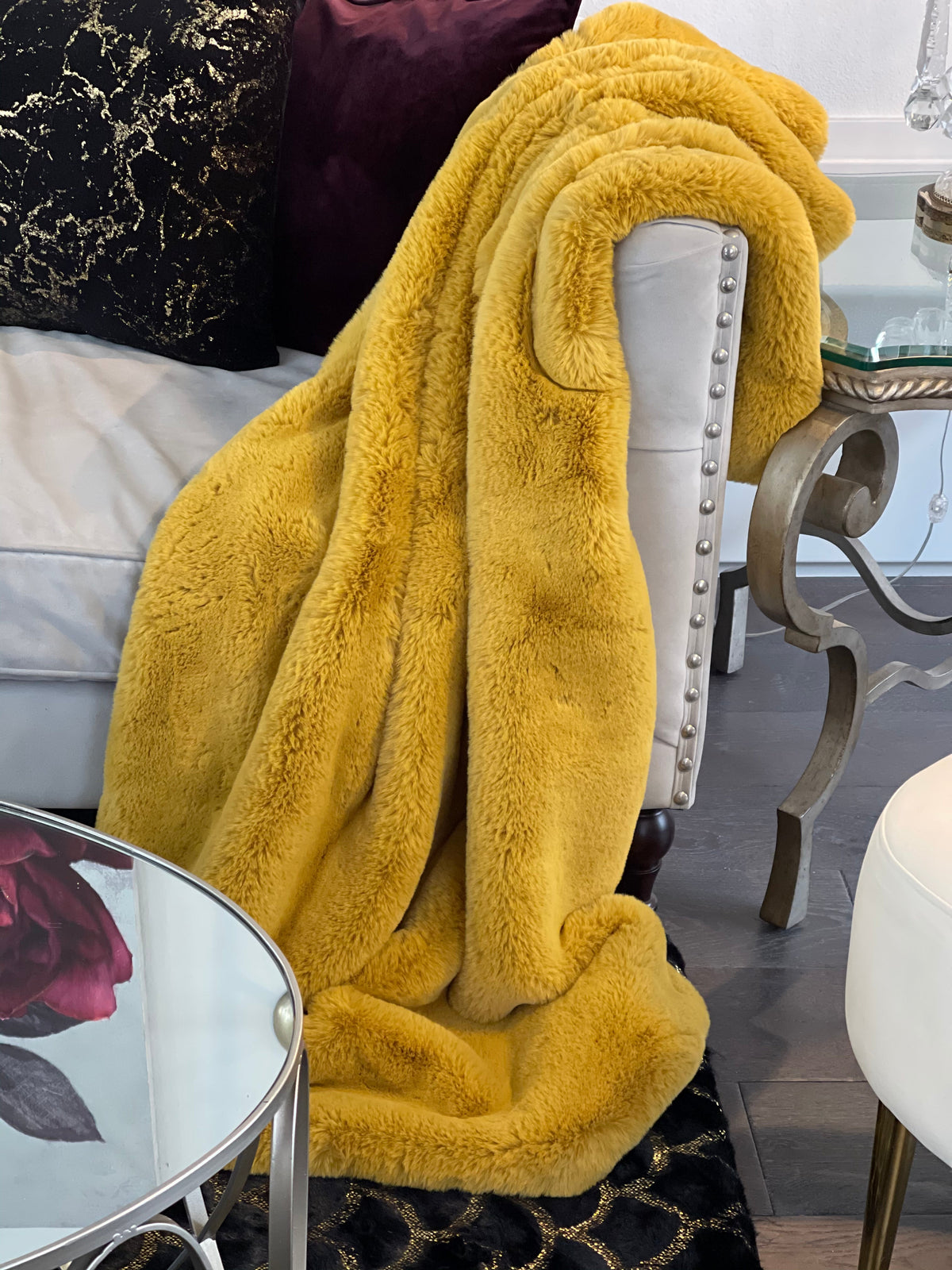 Soft Faux Fur Fabric Cozy Crystal Velvet Back for Throws, Bedspreads & QuiltF