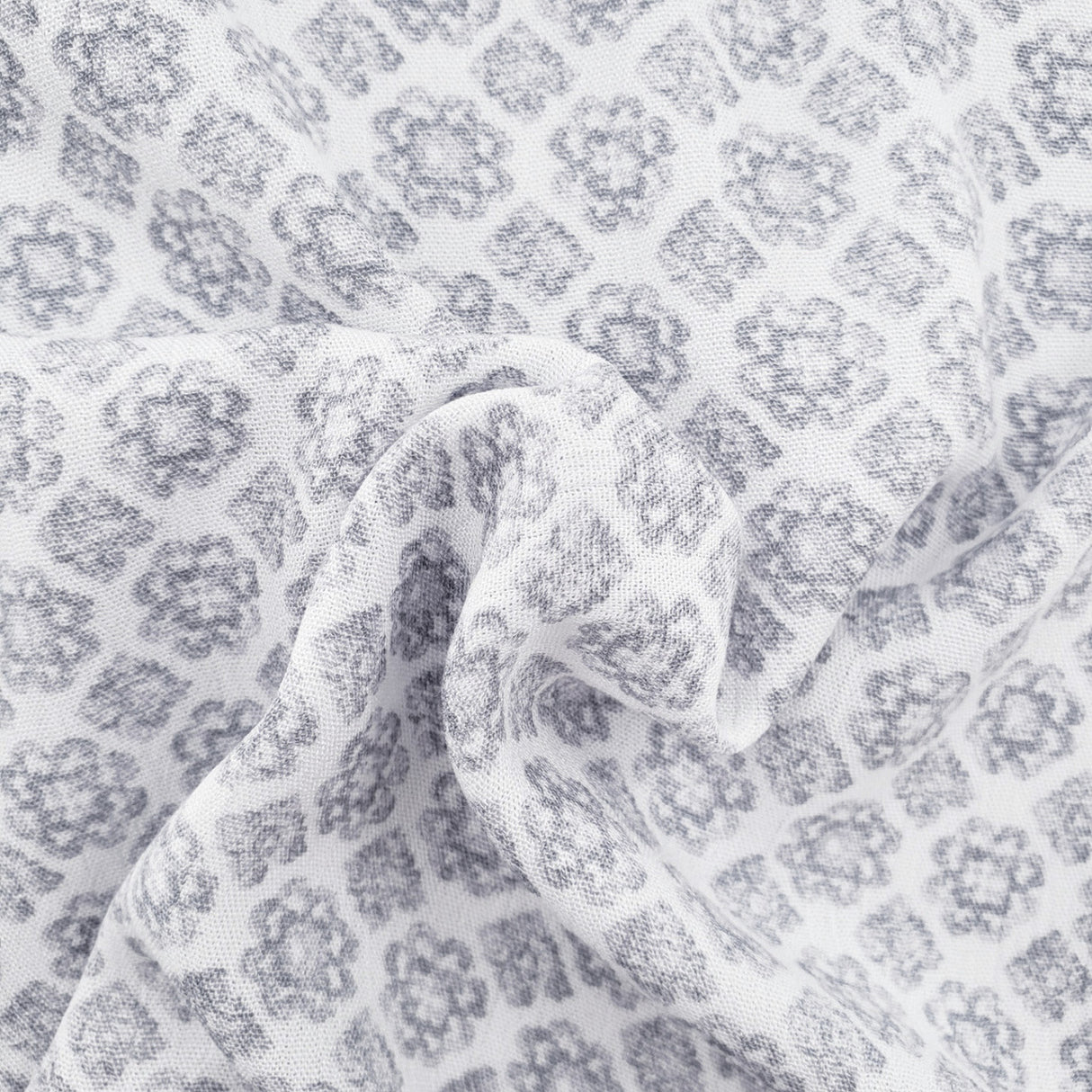 1 Yard Off White/Gray Rayon Crinkle Woven Fabric 50/52 Inch Wide 100 Percent Rayon