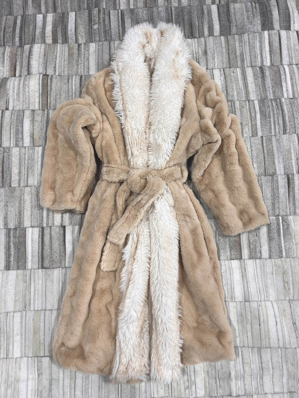 REXA 6 Faux Fur Hooded Robe